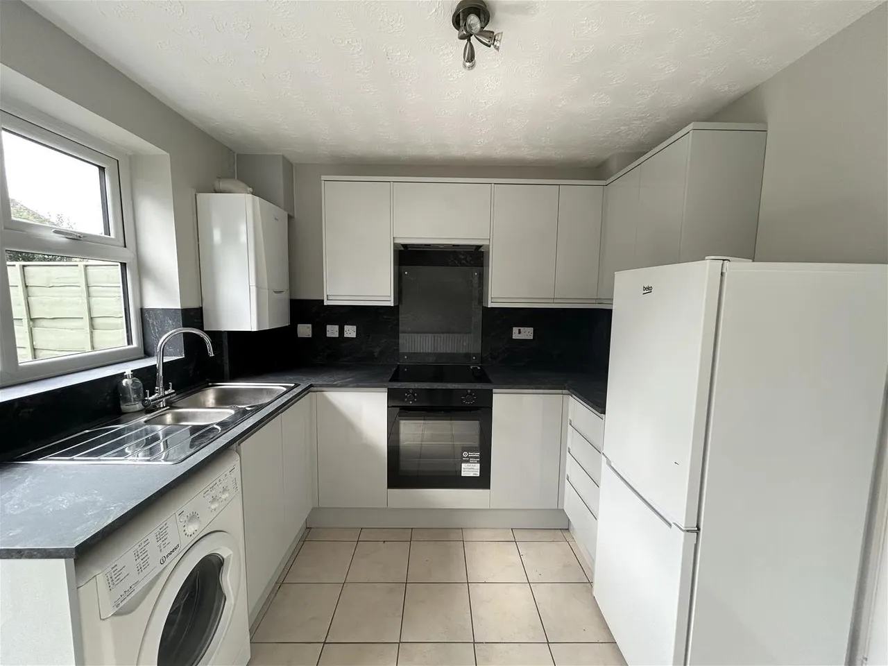 Lavender Close, Manchester M23 9SH, photo 3