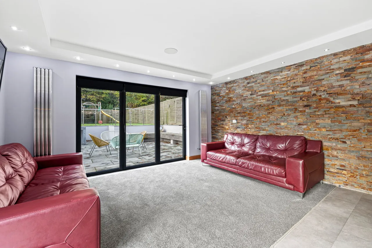Slade Gardens, West Cross, SA3, photo 7