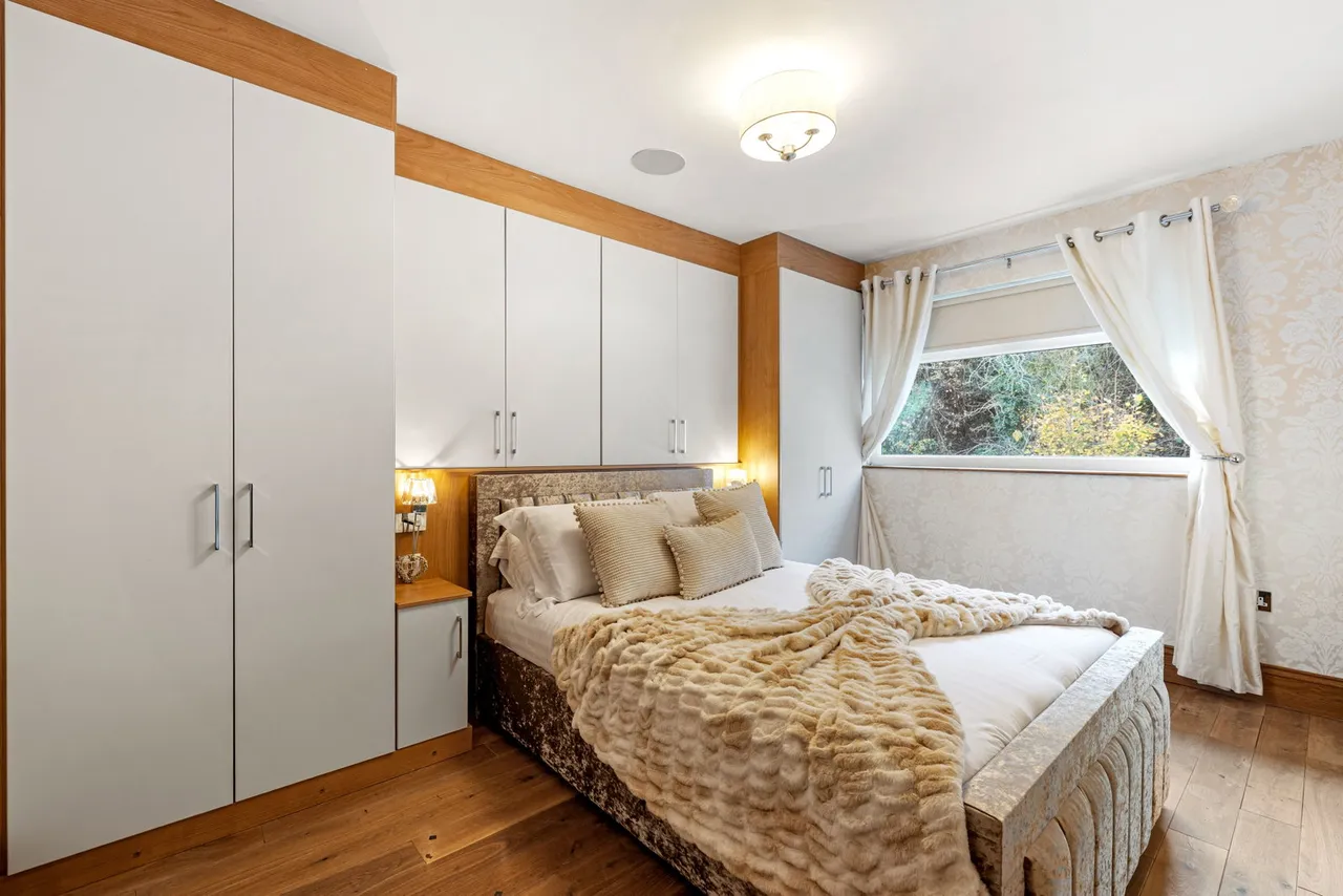 Slade Gardens, West Cross, SA3, photo 13