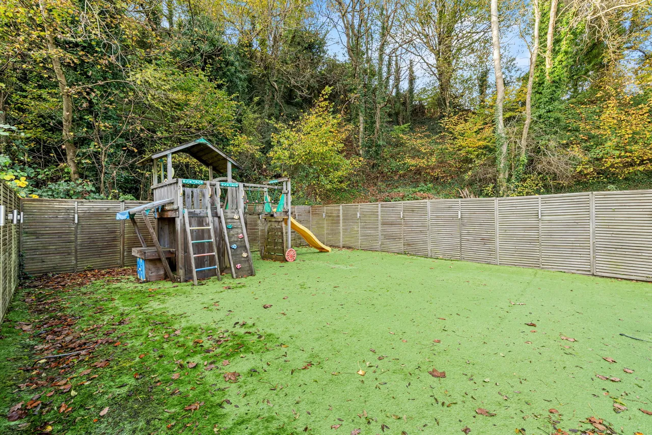 Slade Gardens, West Cross, SA3, photo 28