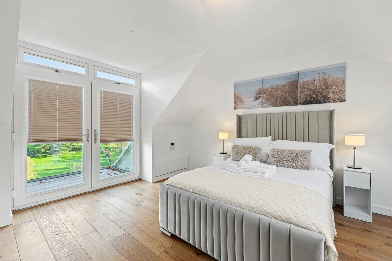 Slade Gardens, West Cross, SA3, photo 22