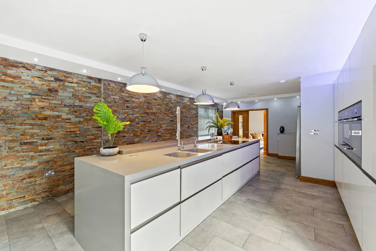 Slade Gardens, West Cross, SA3, photo 5