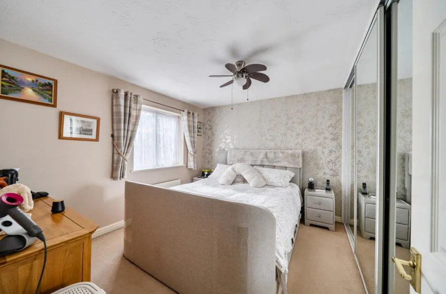 Newstead Close, Swindon, SN25, photo 14