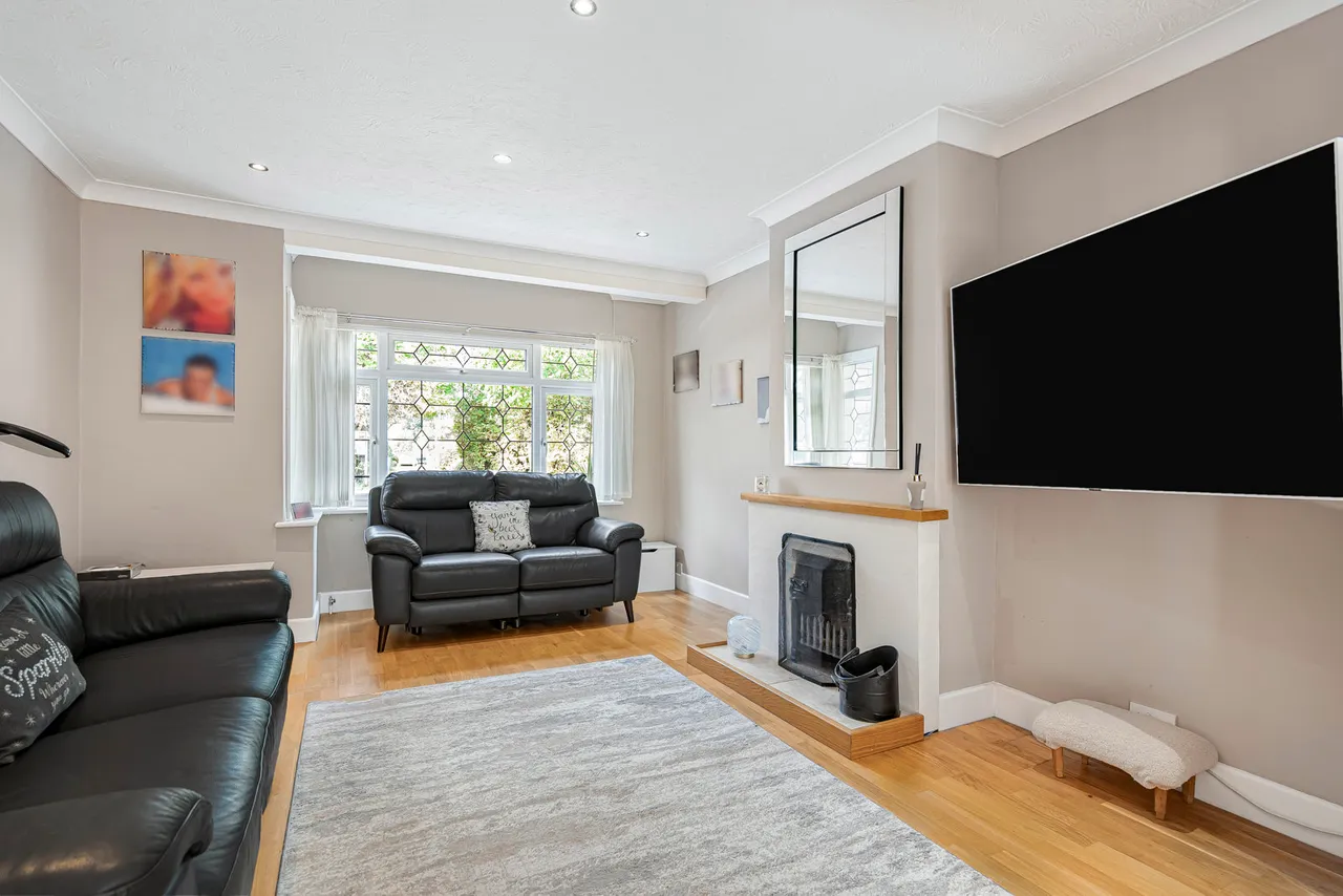 Penton Hook Road, Staines-upon-Thames, TW18, photo 3