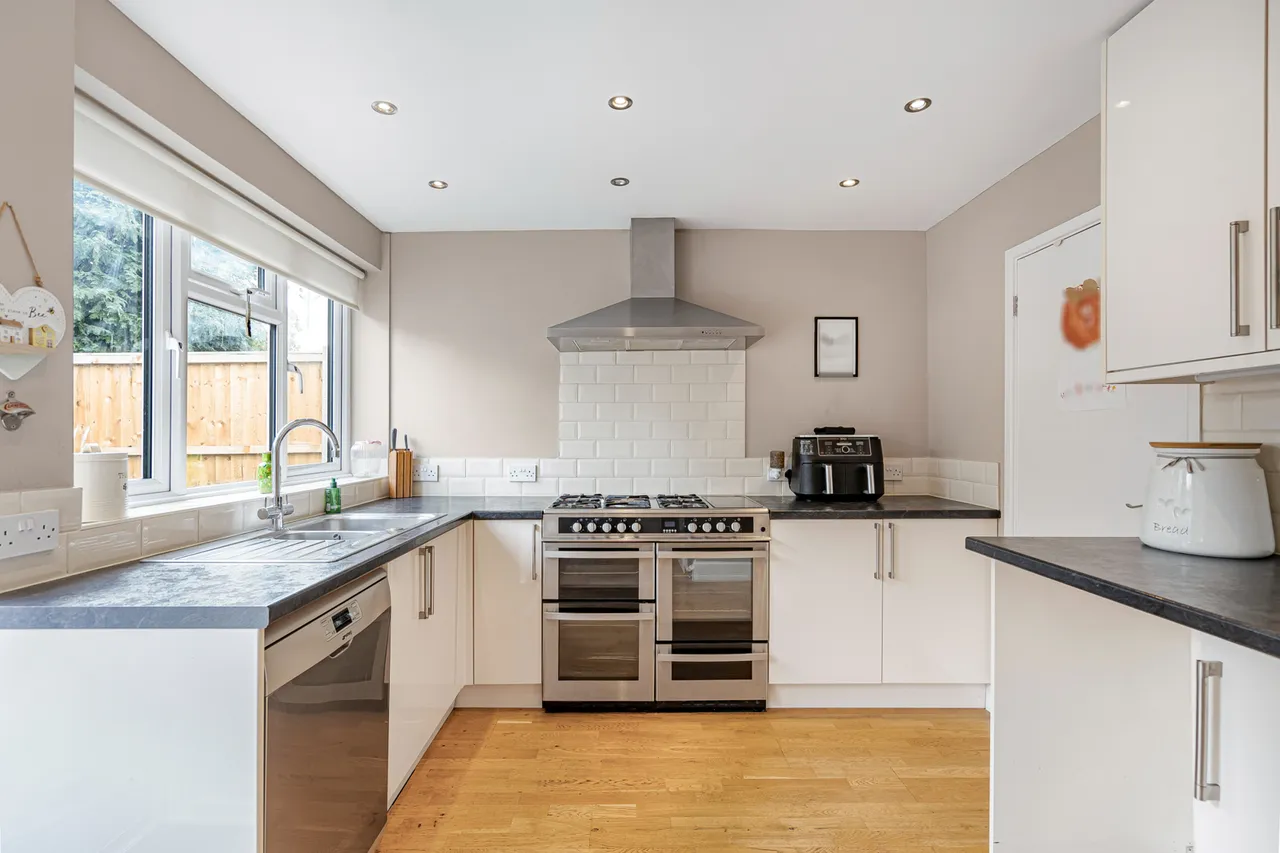 Penton Hook Road, Staines-upon-Thames, TW18, photo 7