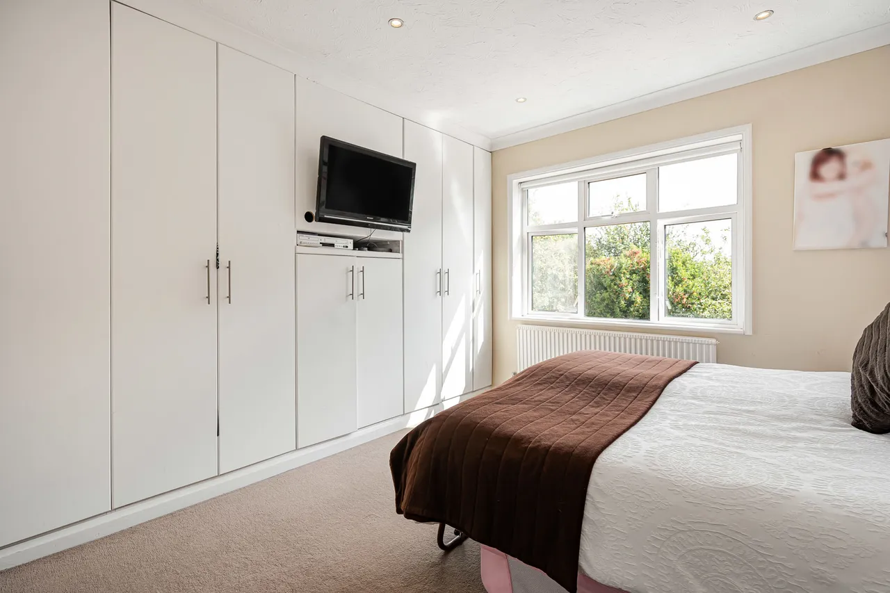 Penton Hook Road, Staines-upon-Thames, TW18, photo 14
