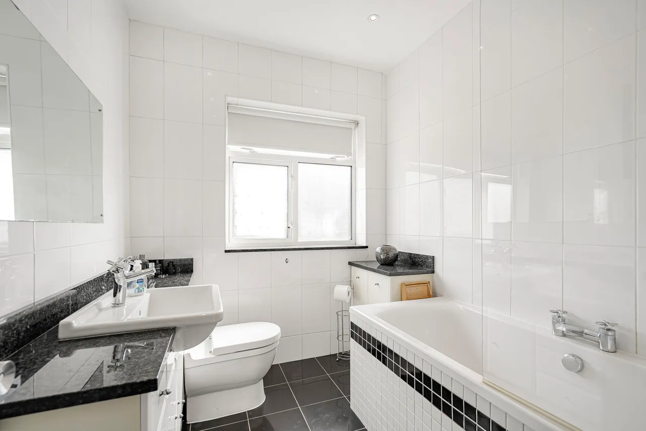 Penton Hook Road, Staines-upon-Thames, TW18, photo 17