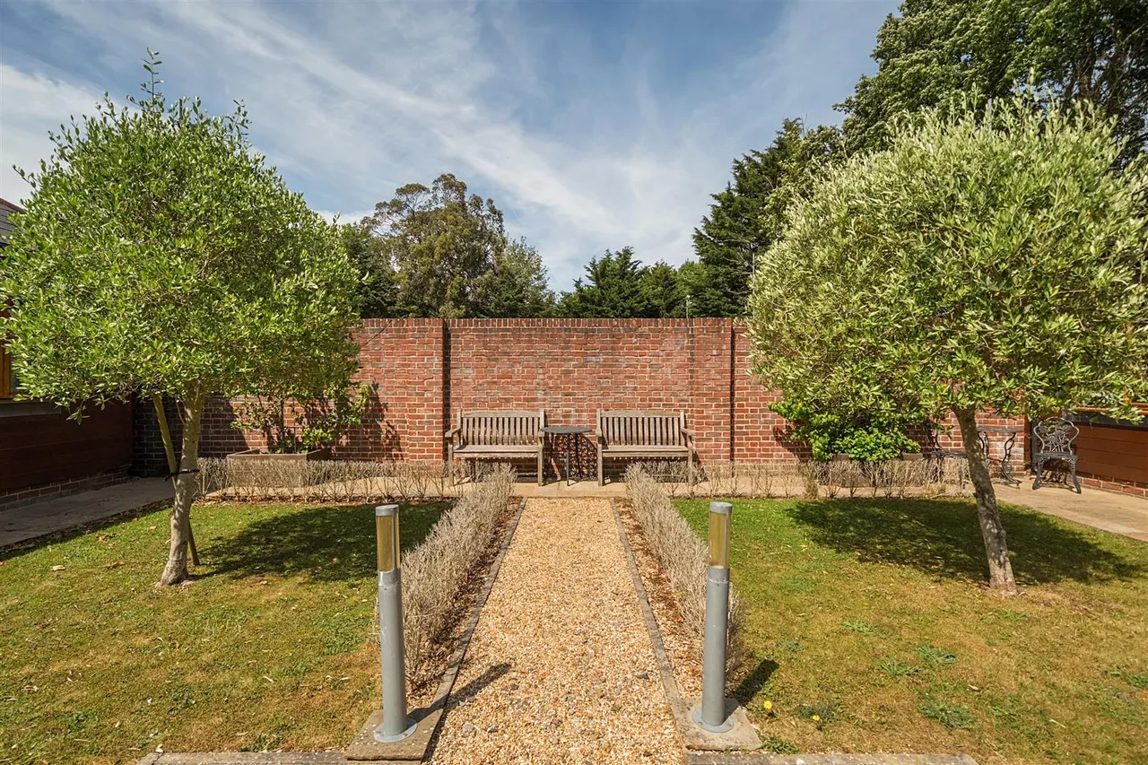 Little Abshot Road, Abshot, Warsash, photo 3