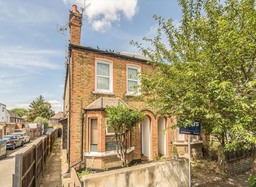 3 bed flat to rent, Chatham Road, Kingston Upon Thames, KT1