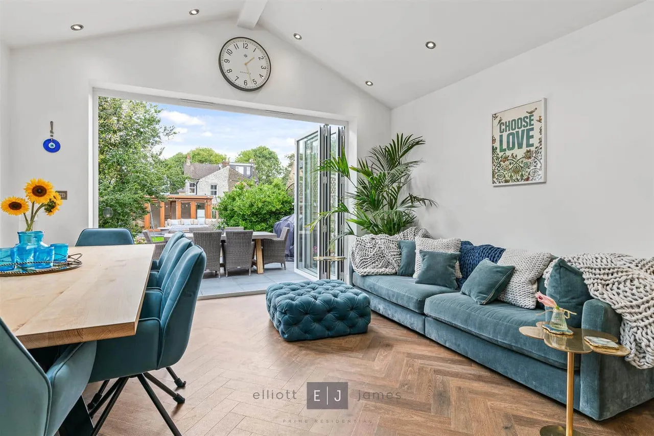 Lower Park Road, Loughton, photo 8