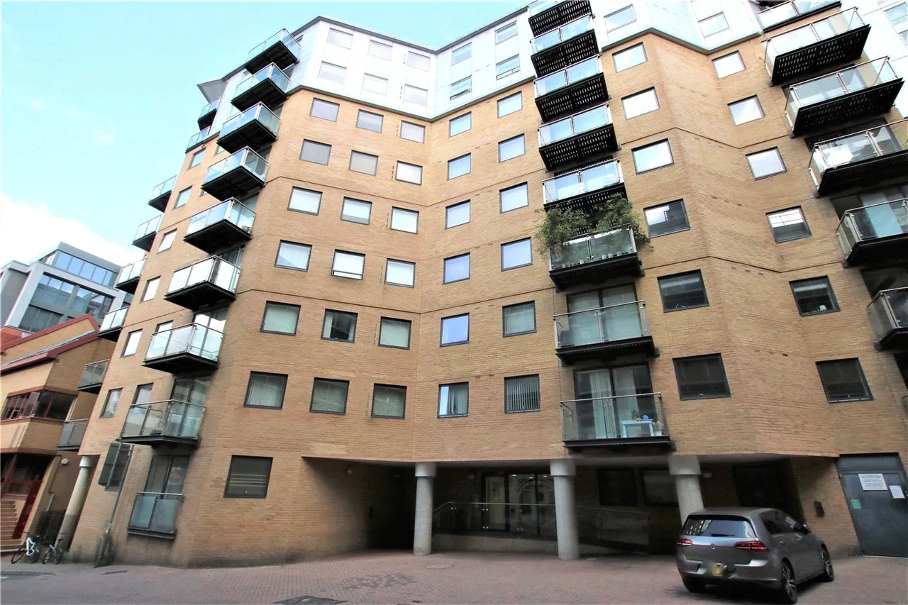 2 bed flat to rent, Merchants Place, Reading, RG1