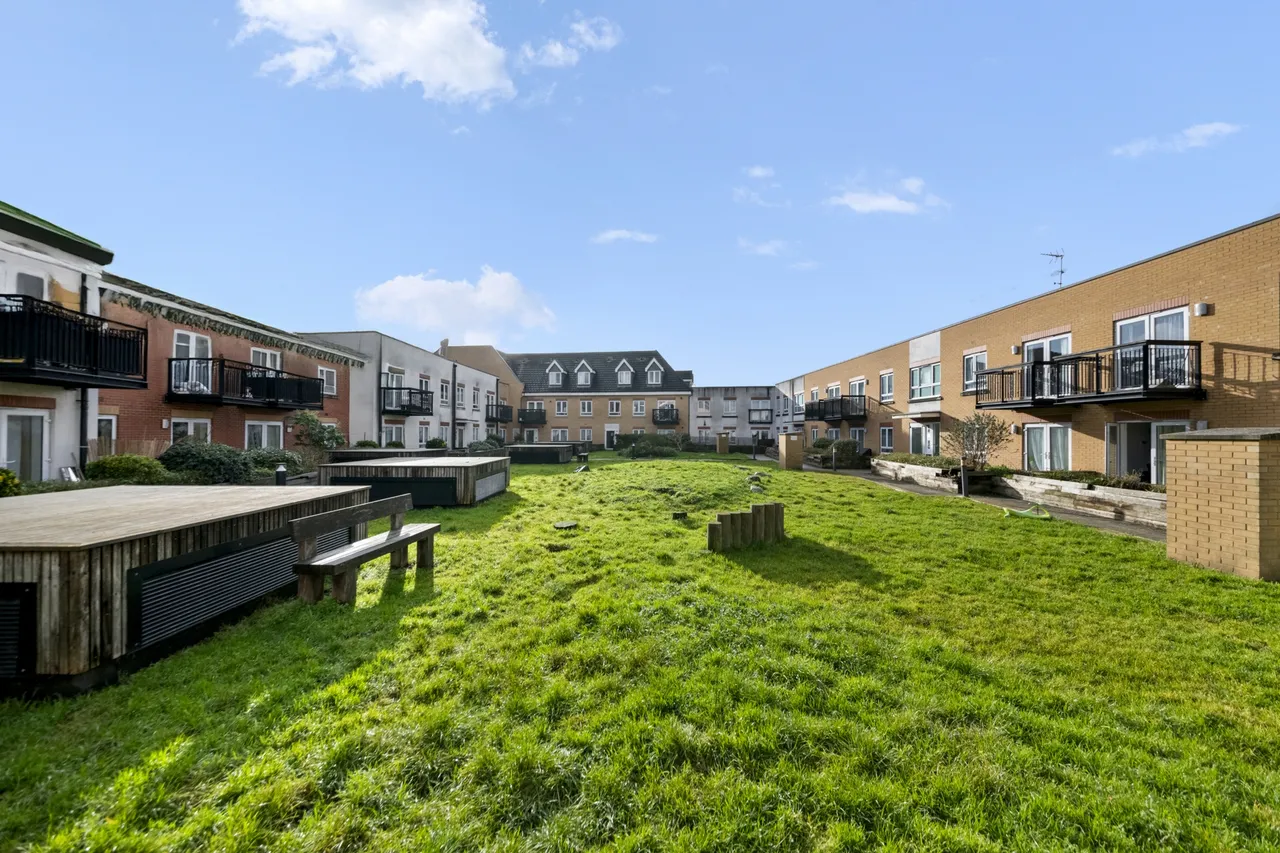 Featherstone Road, Southall, UB2 5GQ, photo 9
