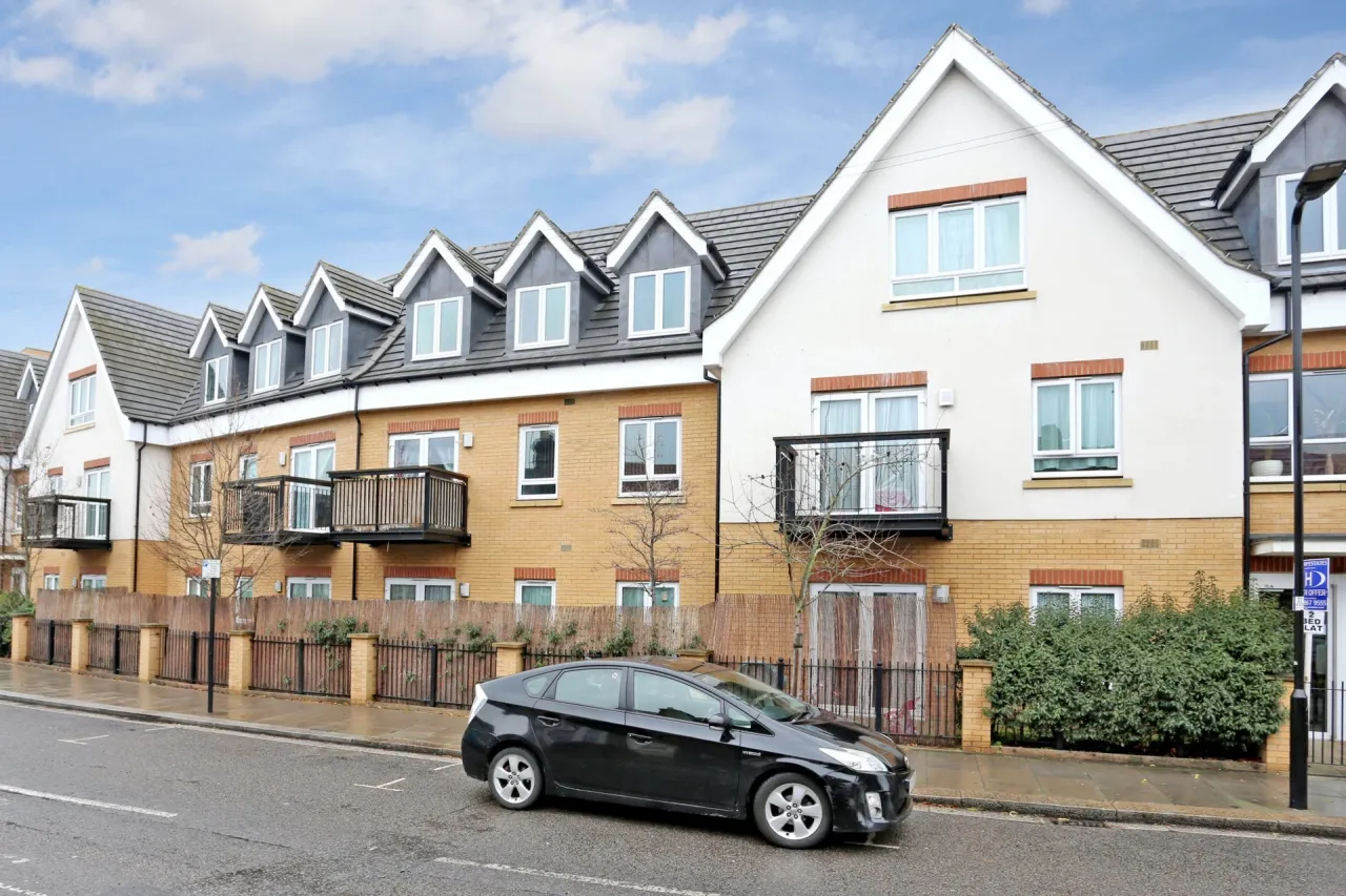Featherstone Road, Southall, UB2 5GQ, photo 11