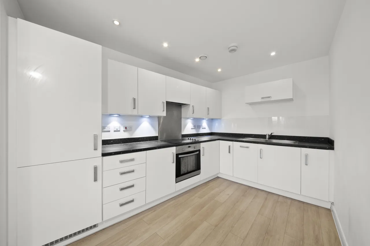 Featherstone Road, Southall, UB2 5GQ, photo 5