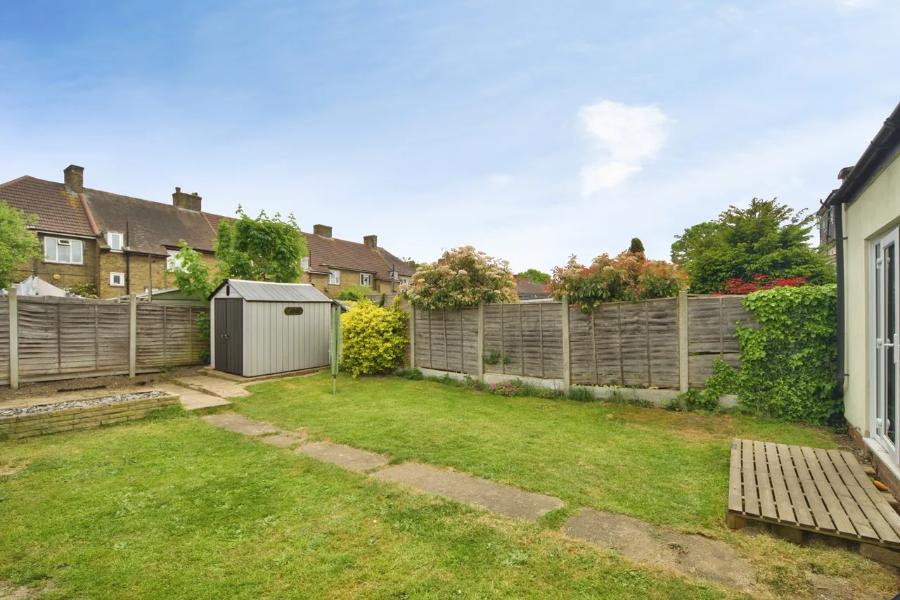 Greenway, Dagenham, photo 4