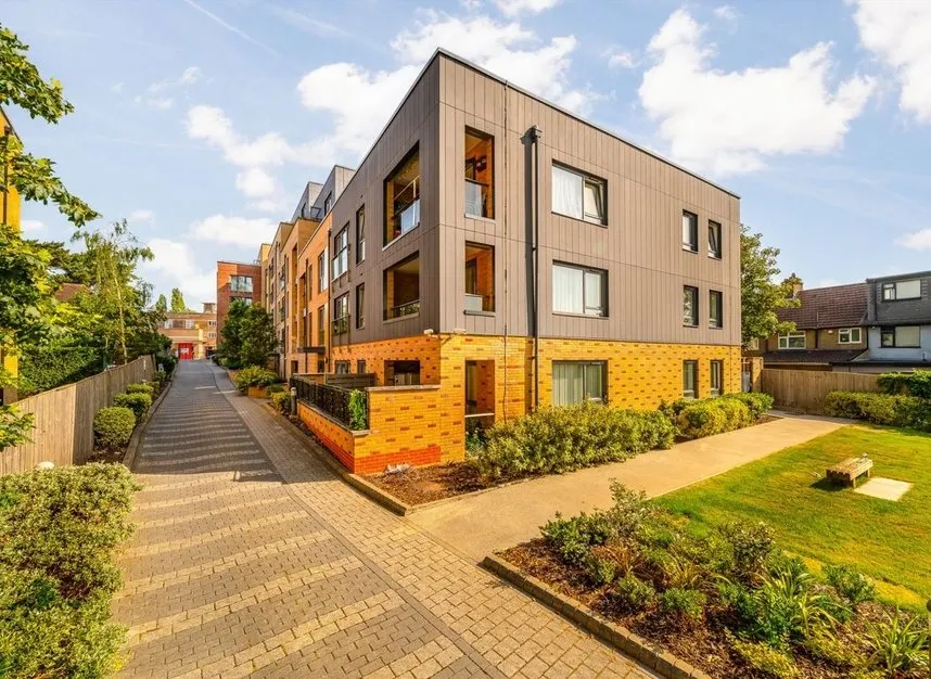 3 bed flat to rent — London Road, Isleworth, TW7