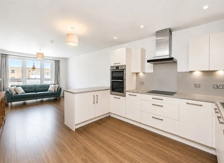 London Road, Isleworth, TW7, photo 2