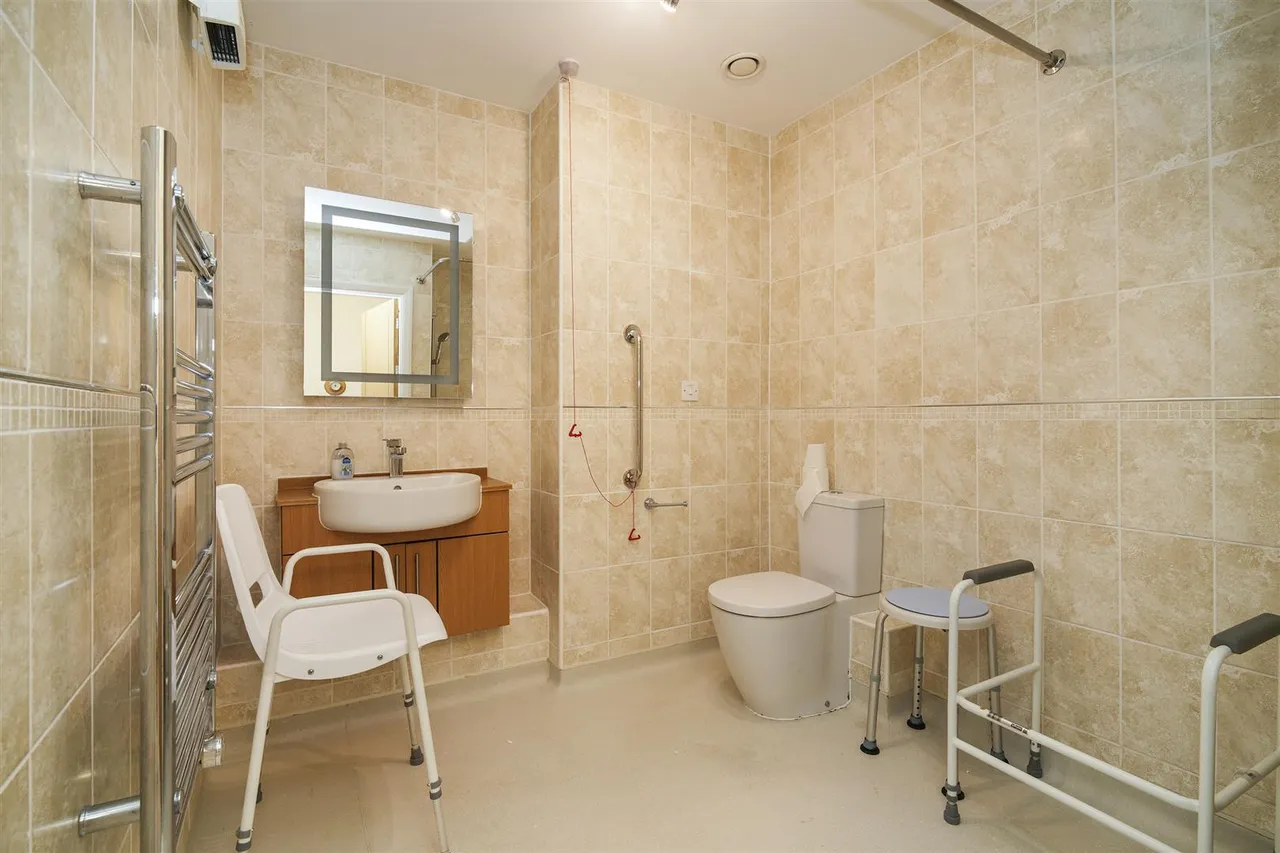 Park View Road, Prestwich, M25, photo 11