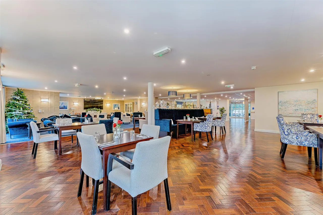 Park View Road, Prestwich, M25, photo 15