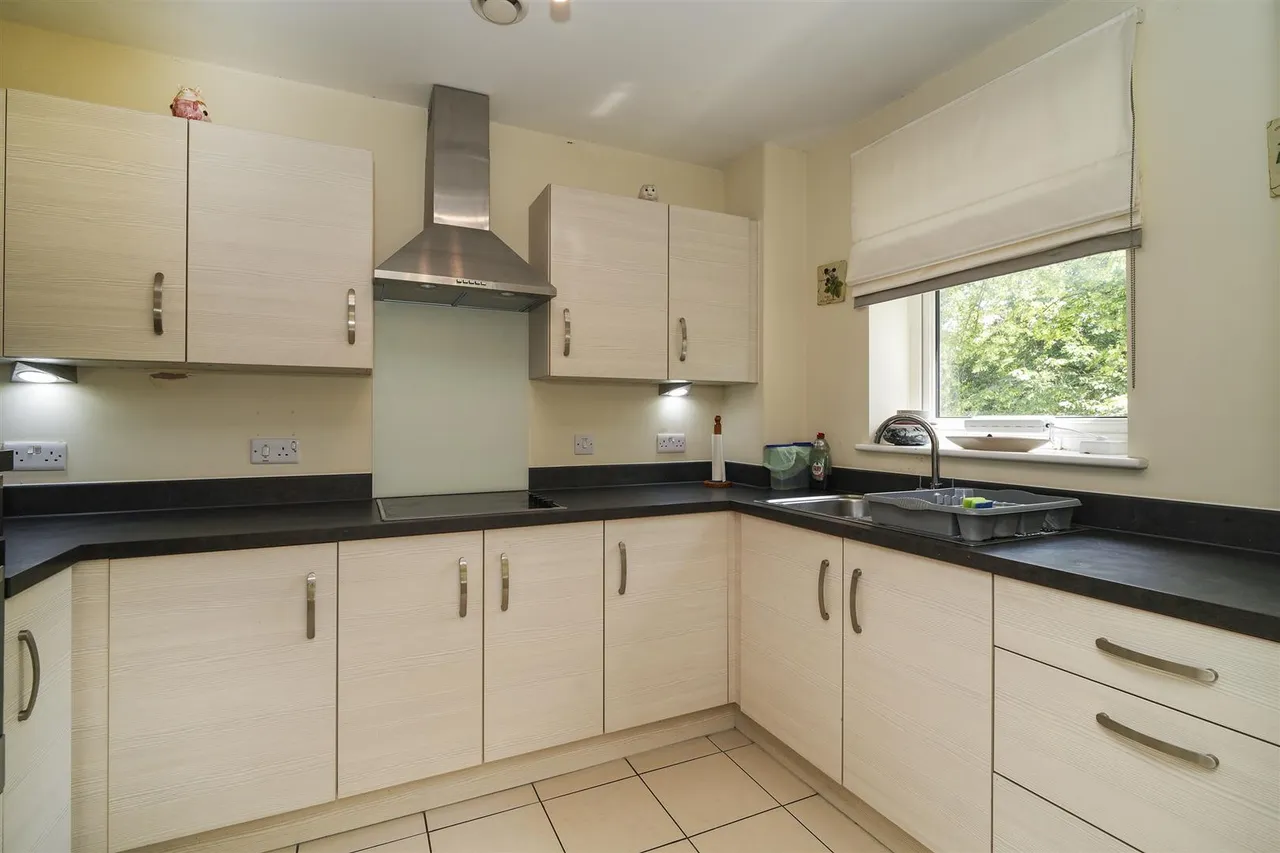 Park View Road, Prestwich, M25, photo 6