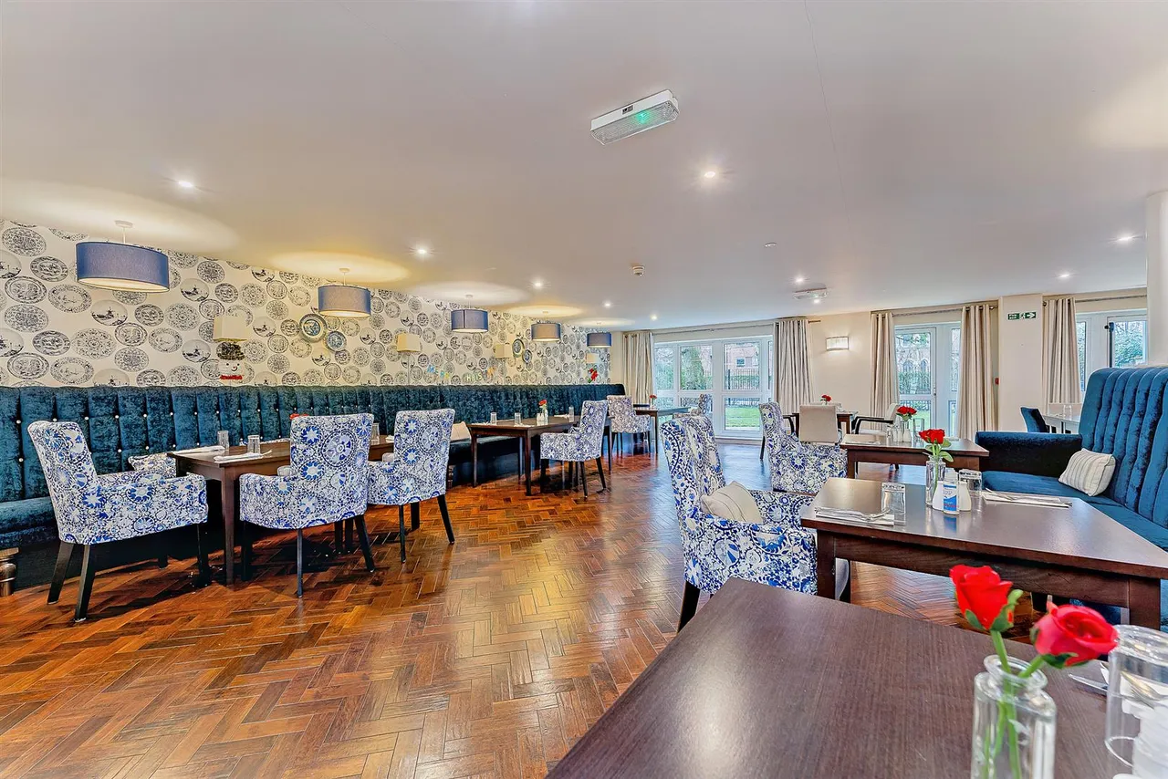 Park View Road, Prestwich, M25, photo 13