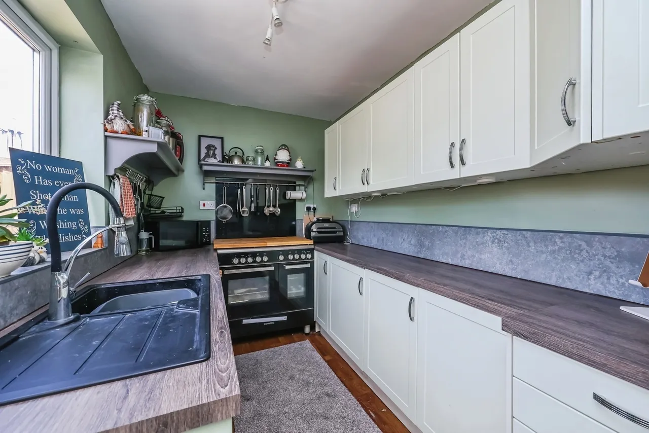 Central Avenue, Hucknall, Nottingham, Nottinghamshire, NG15, photo 8