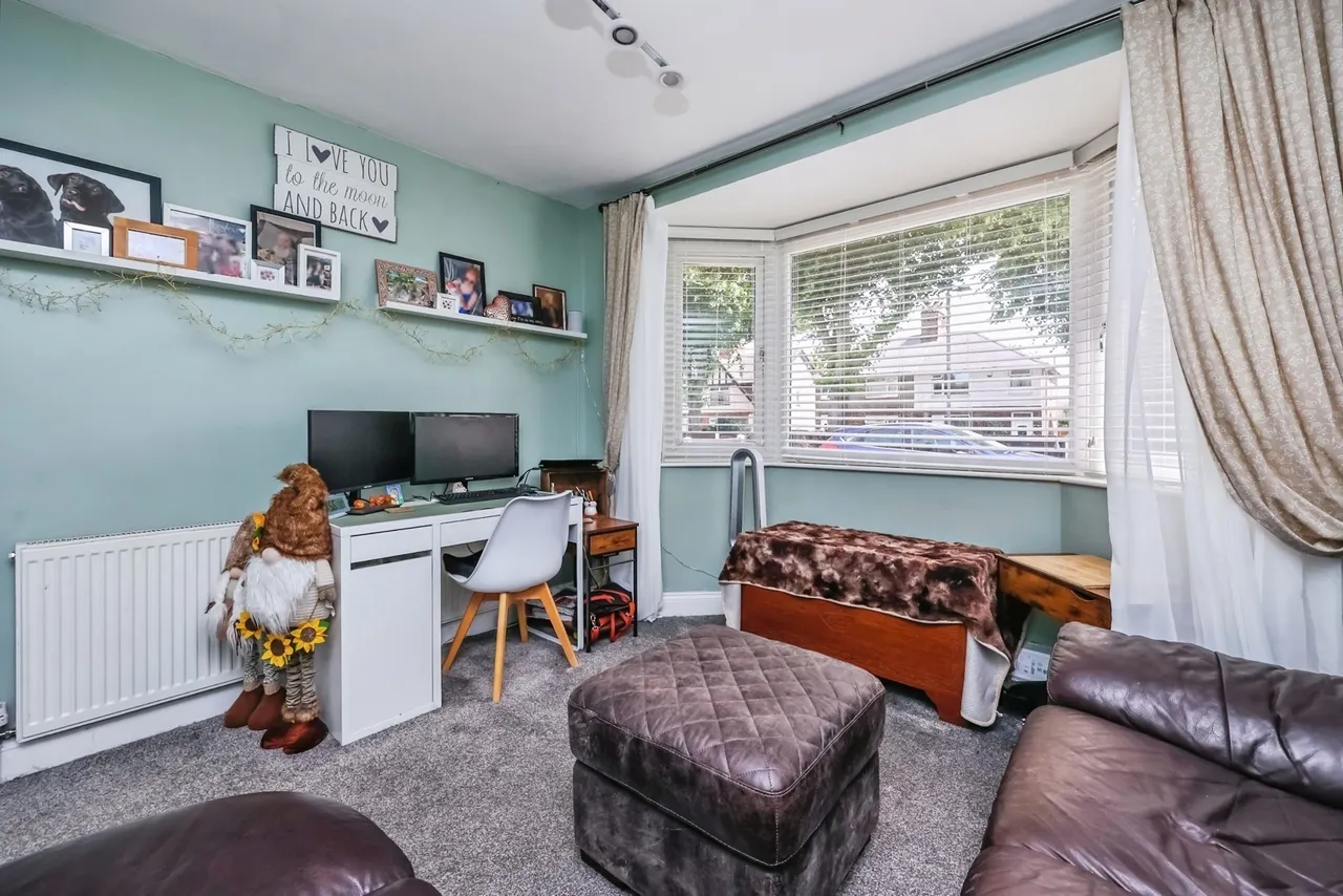 Central Avenue, Hucknall, Nottingham, Nottinghamshire, NG15, photo 6