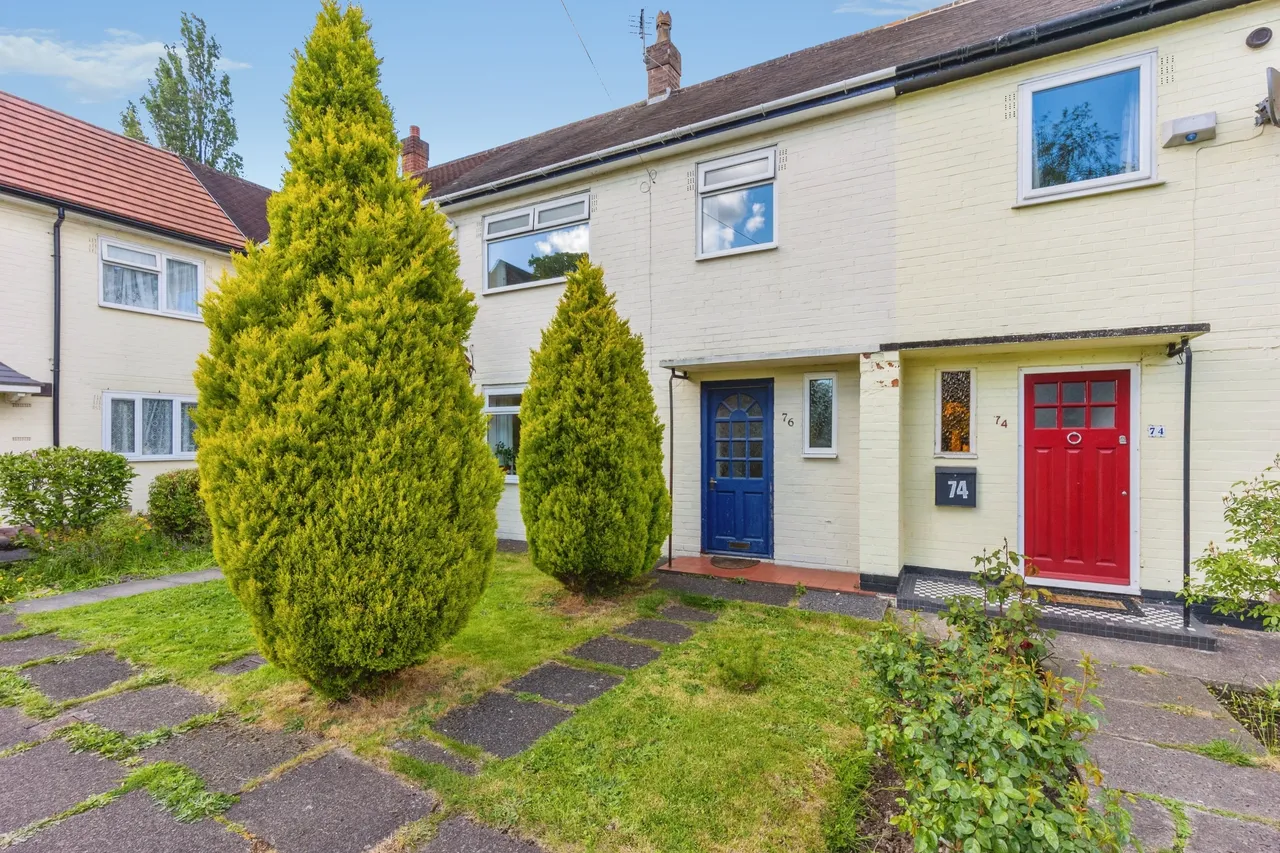 3 bed house for sale — Yewtree Lane, Manchester