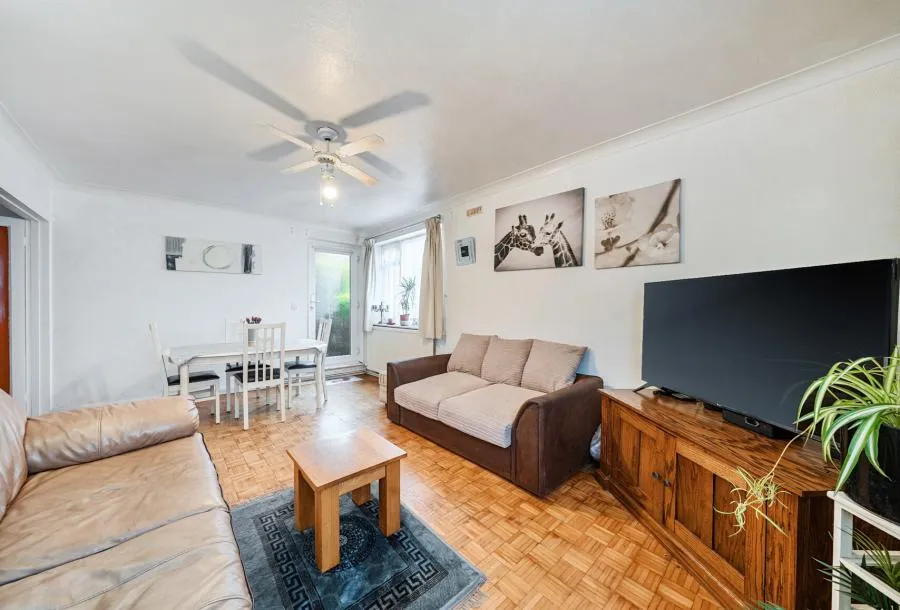 Imperial Gardens, Mitcham, CR4, photo 3