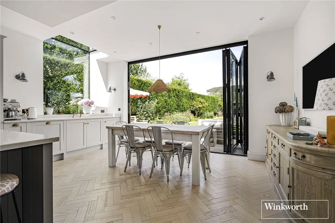 Church Road, Bagshot, GU19, photo 23