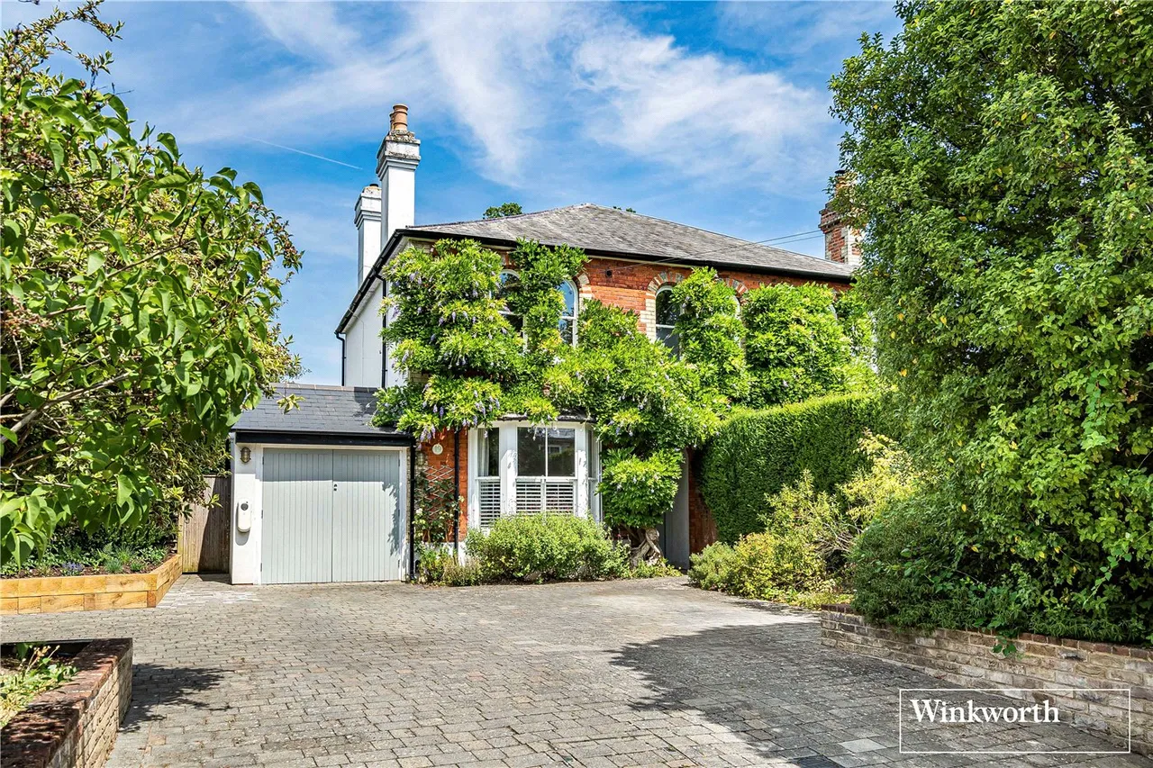 Church Road, Bagshot, GU19, photo 13