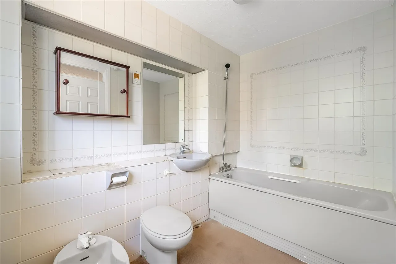 Ashwood Park, Fetcham, KT22, photo 11