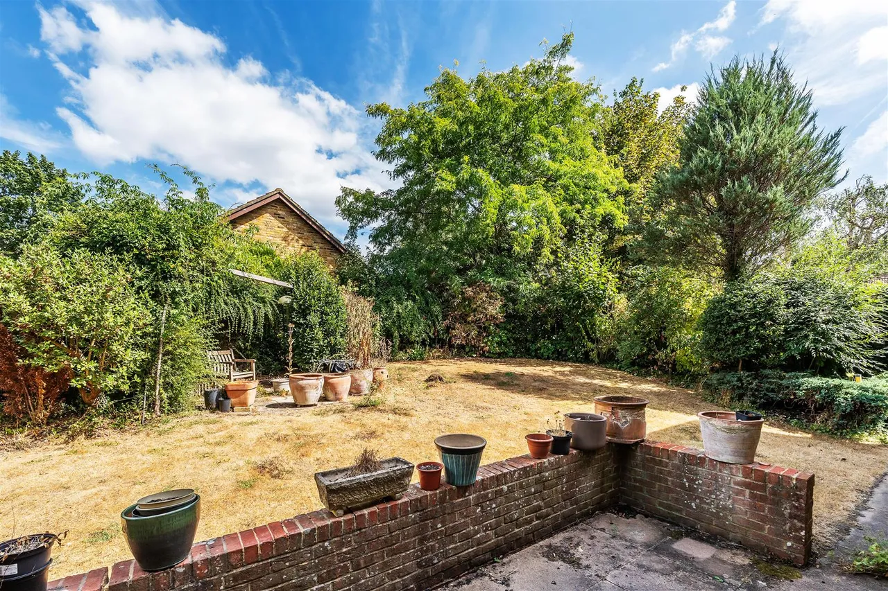 Ashwood Park, Fetcham, KT22, photo 3