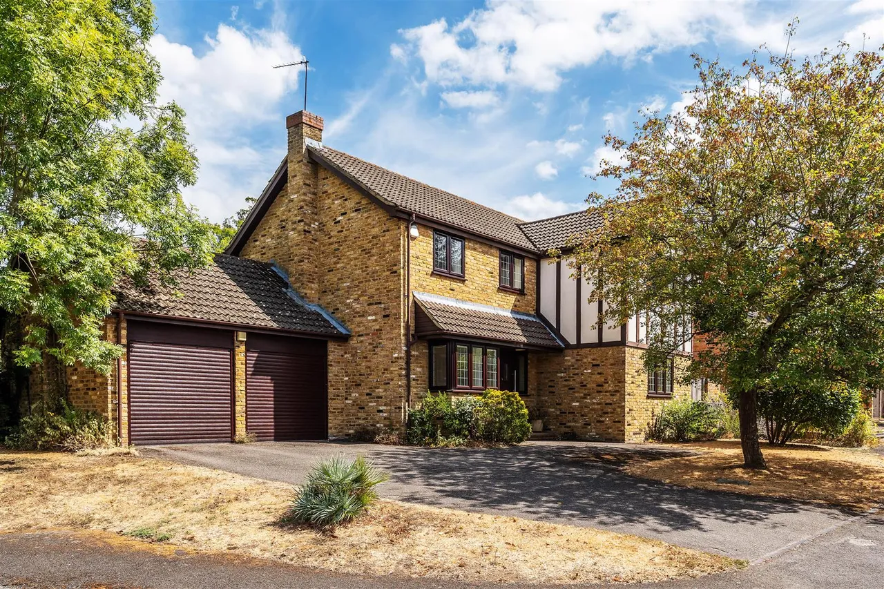 Ashwood Park, Fetcham, KT22, photo 24