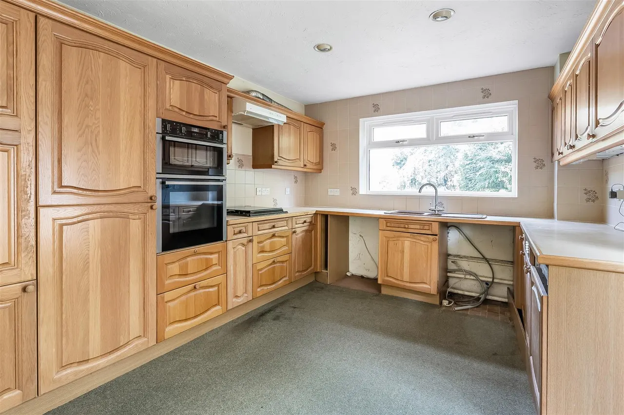 Ashwood Park, Fetcham, KT22, photo 19