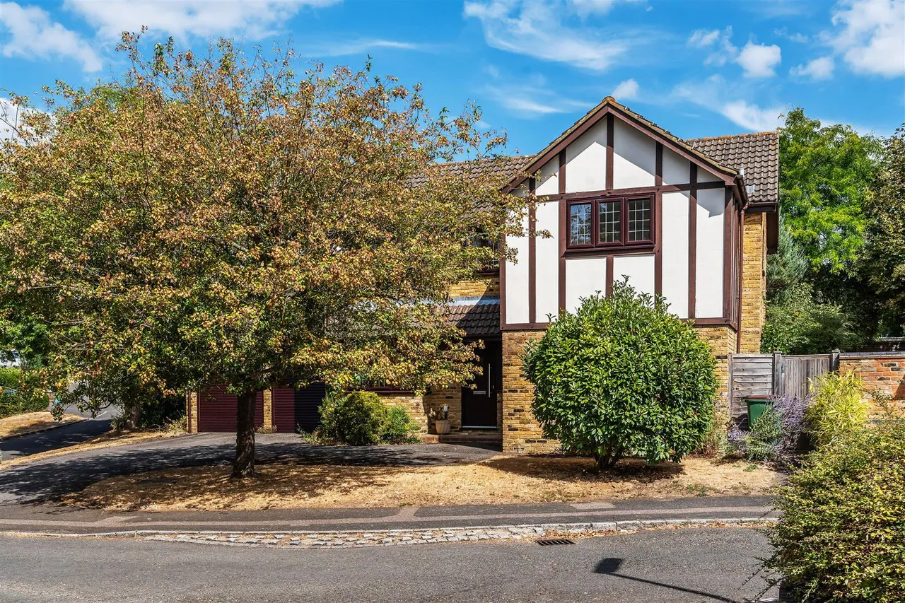 Ashwood Park, Fetcham, KT22, photo 2