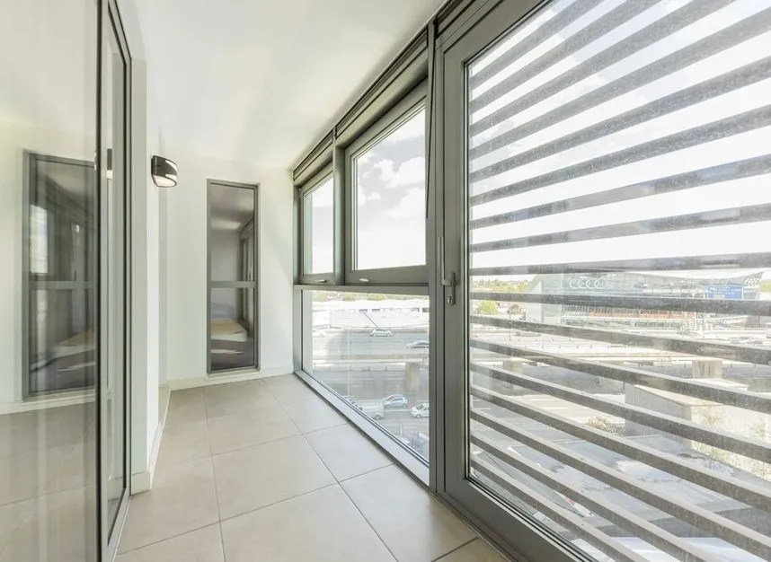 Ealing Road, Brentford, TW8, photo 5