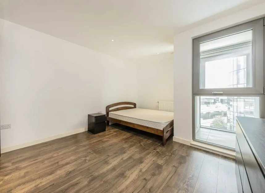Ealing Road, Brentford, TW8, photo 4