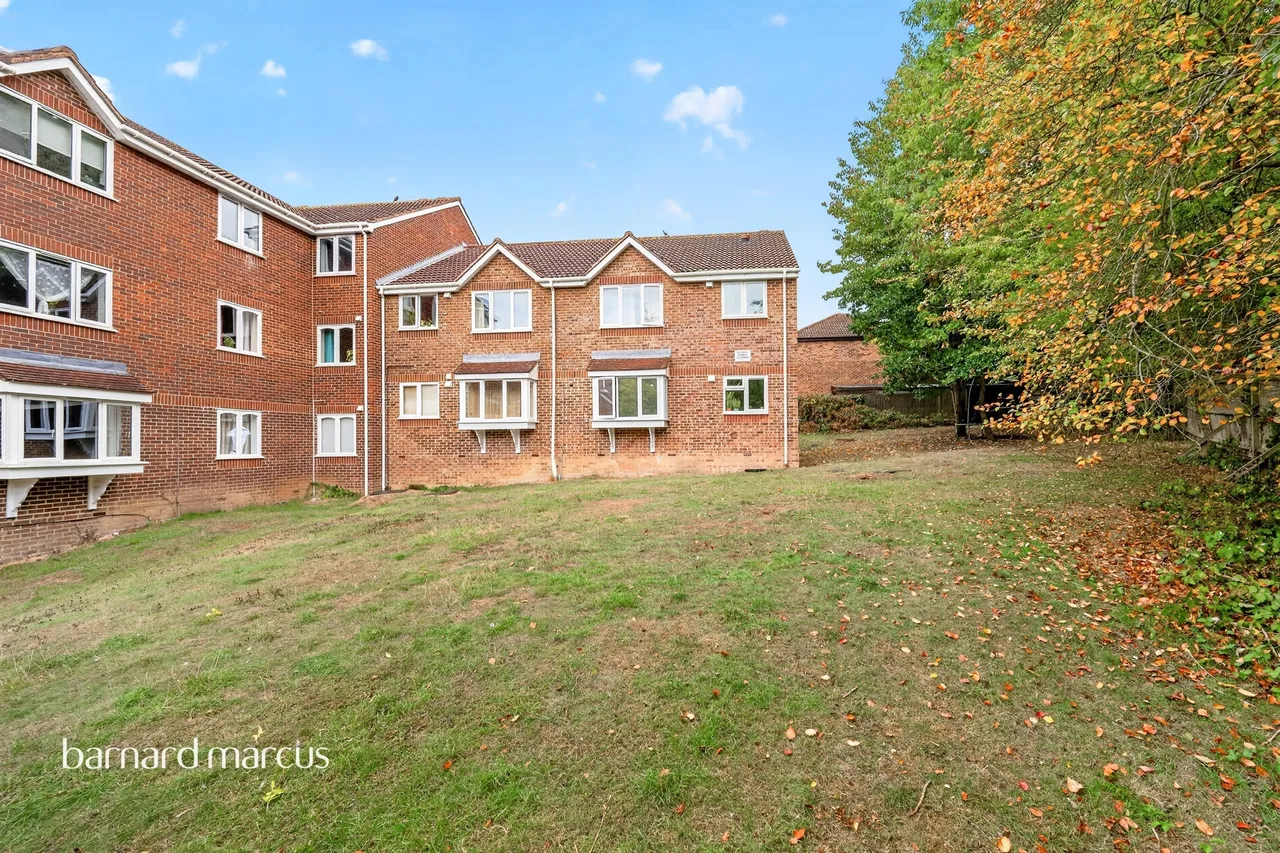 Percy Gardens, Worcester Park, KT4, photo 14