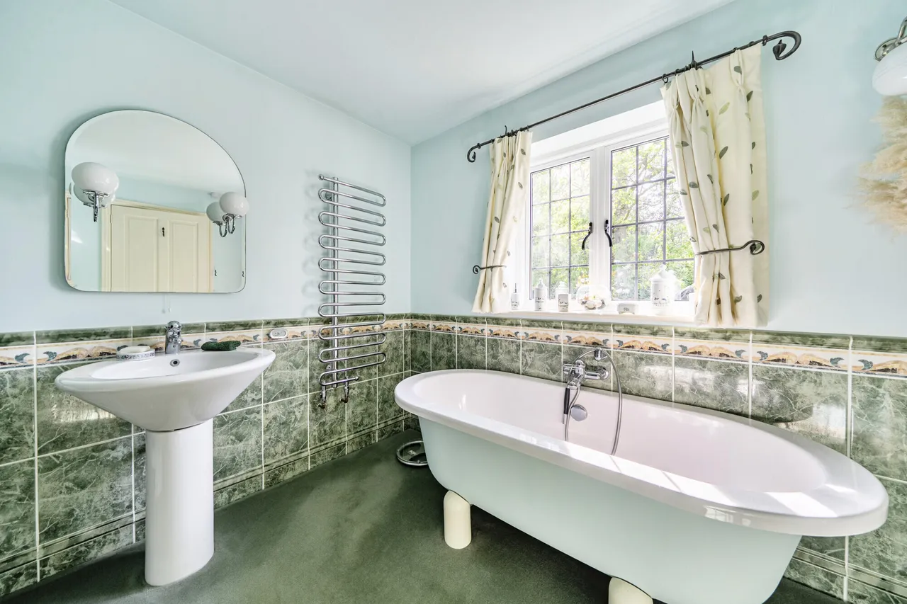 Ewood Lane, Dorking, RH5, photo 12