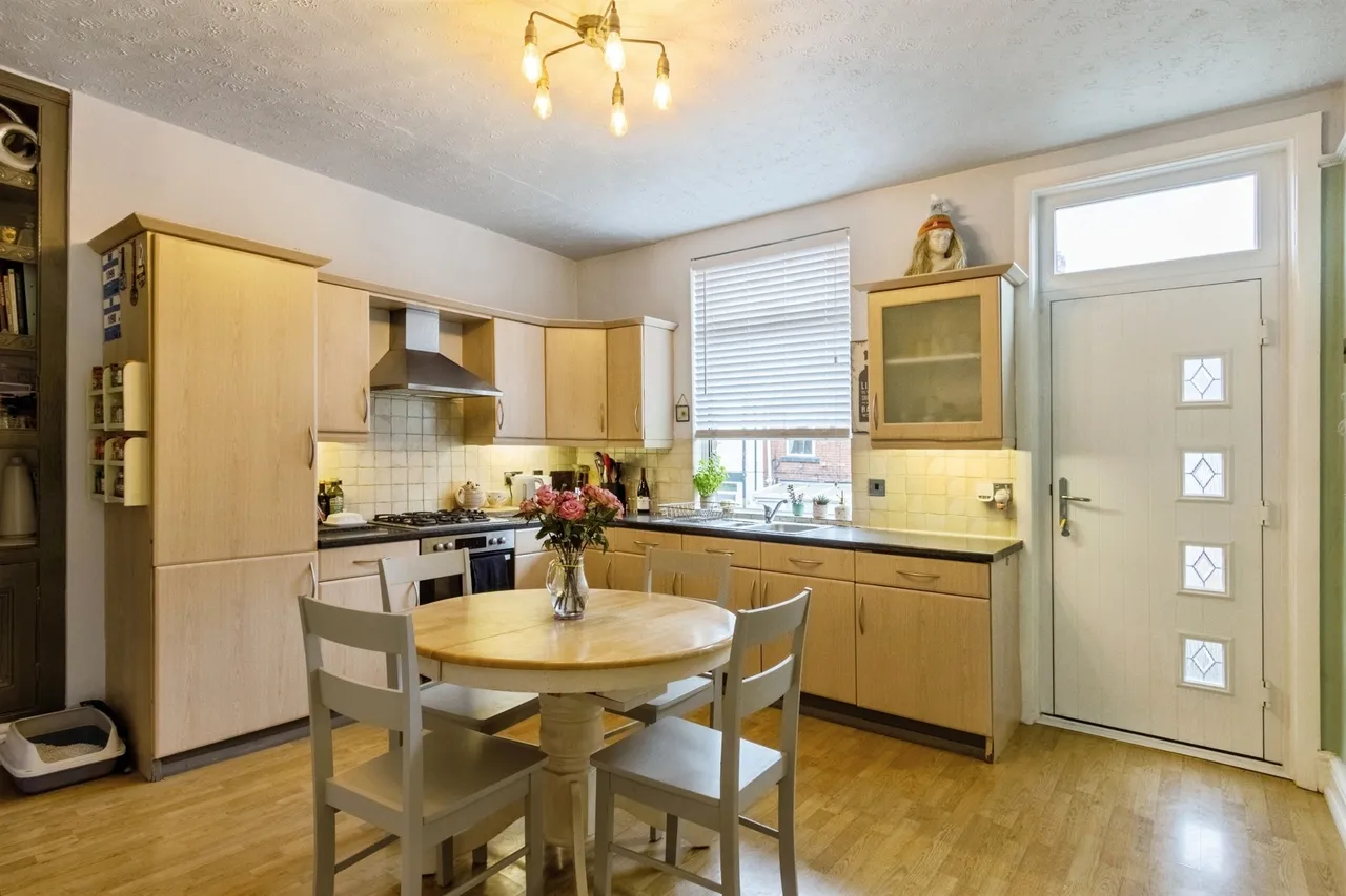 3 bed house for sale — Longman Road, Barnsley