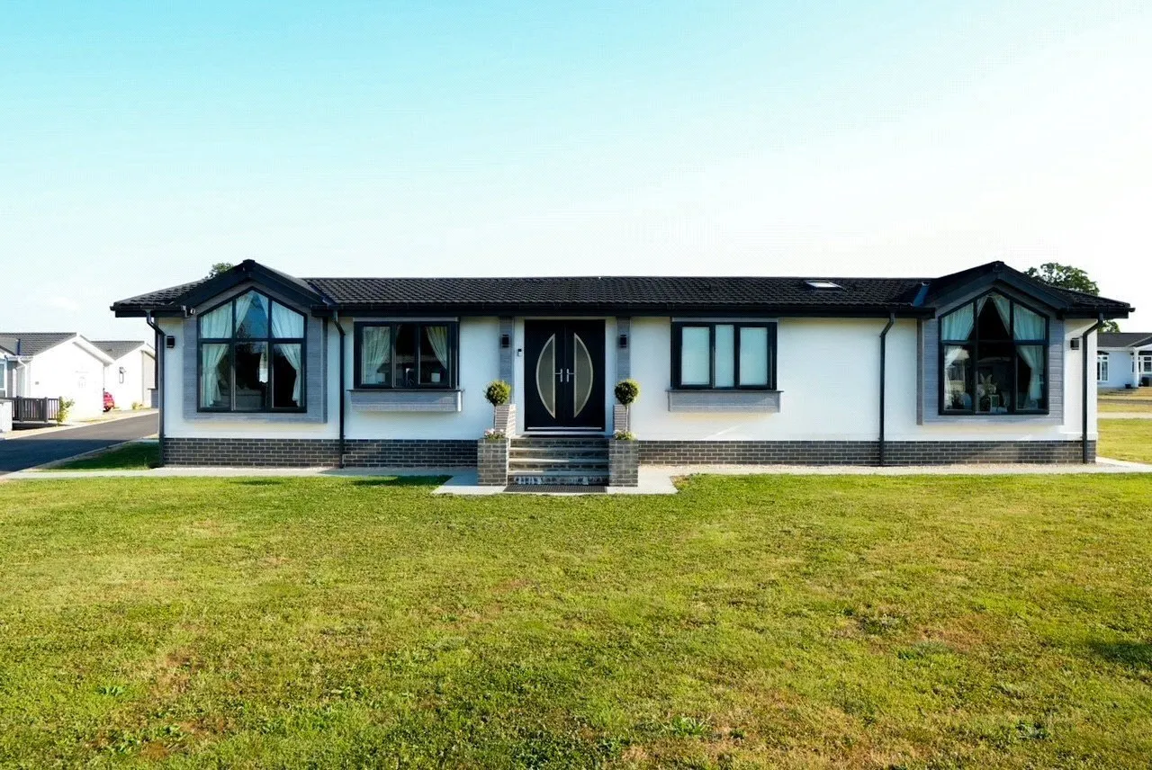 2 bed mobile home for sale, Heathfield Park, Bletchingdon, OX5