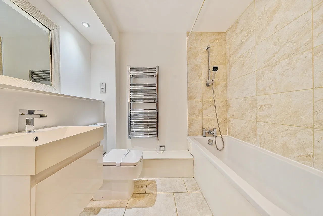 Seven Kings Way, Kingston Upon Thames, Surrey, KT2, photo 7