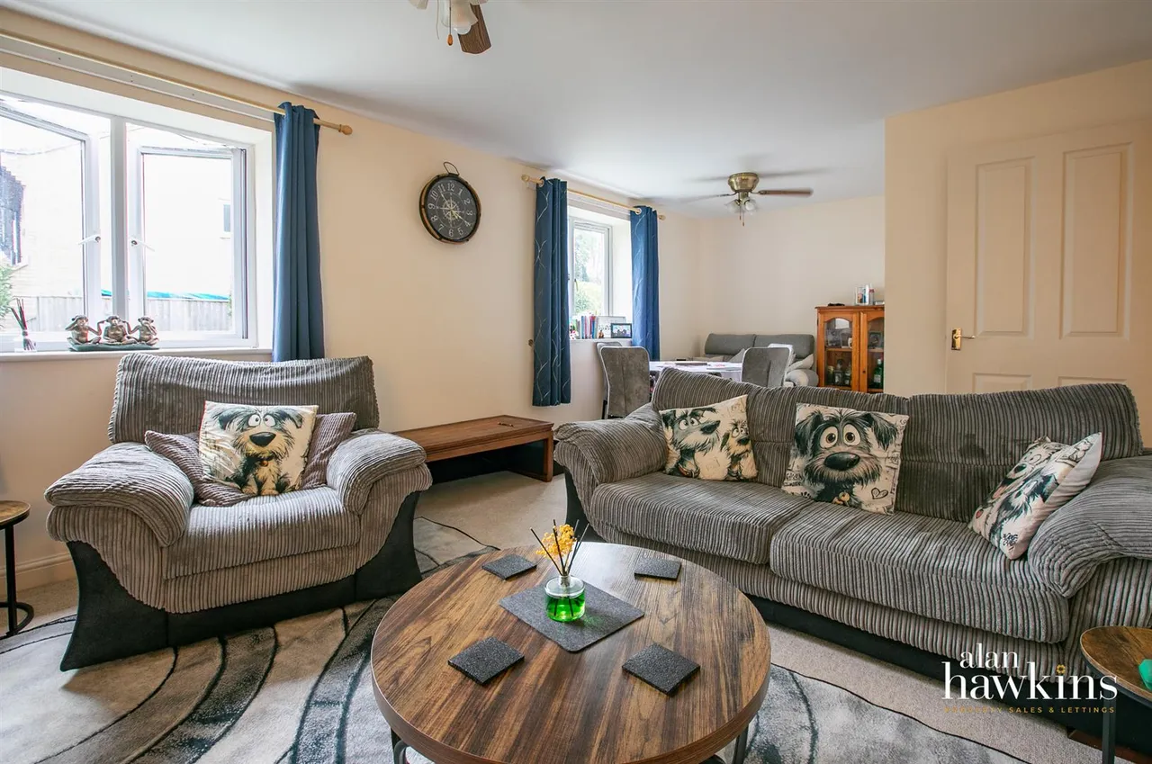 Rose Court, Wootton Bassett, SN4, photo 2