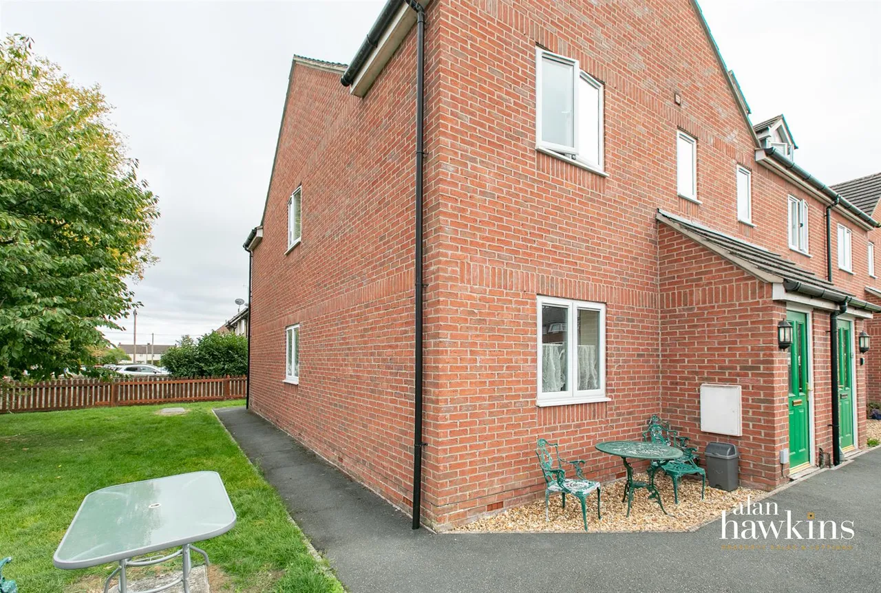 Rose Court, Wootton Bassett, SN4, photo 9