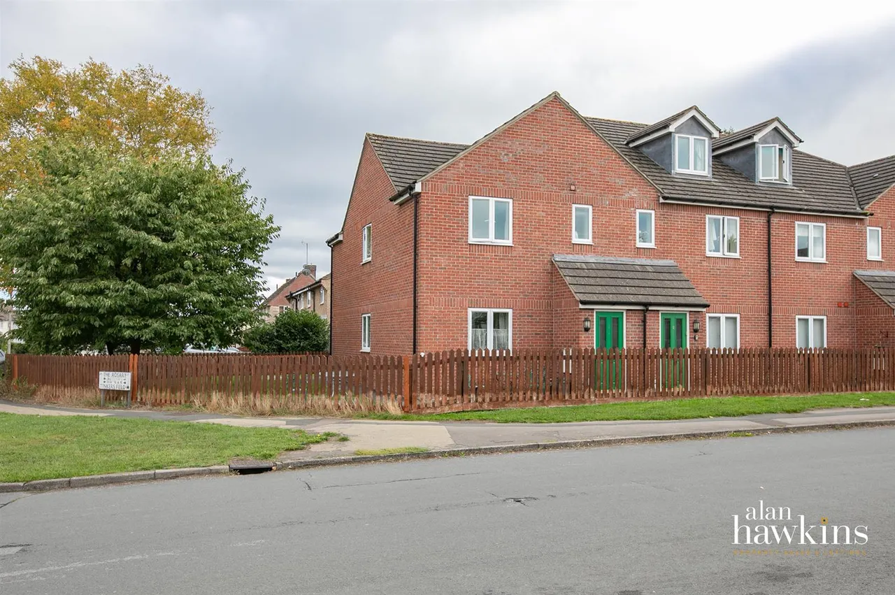 2 bed flat for sale, Rose Court, Wootton Bassett, SN4