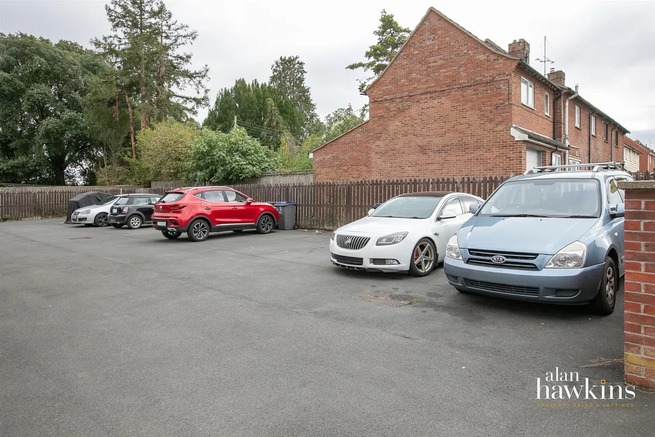 Rose Court, Wootton Bassett, SN4, photo 8