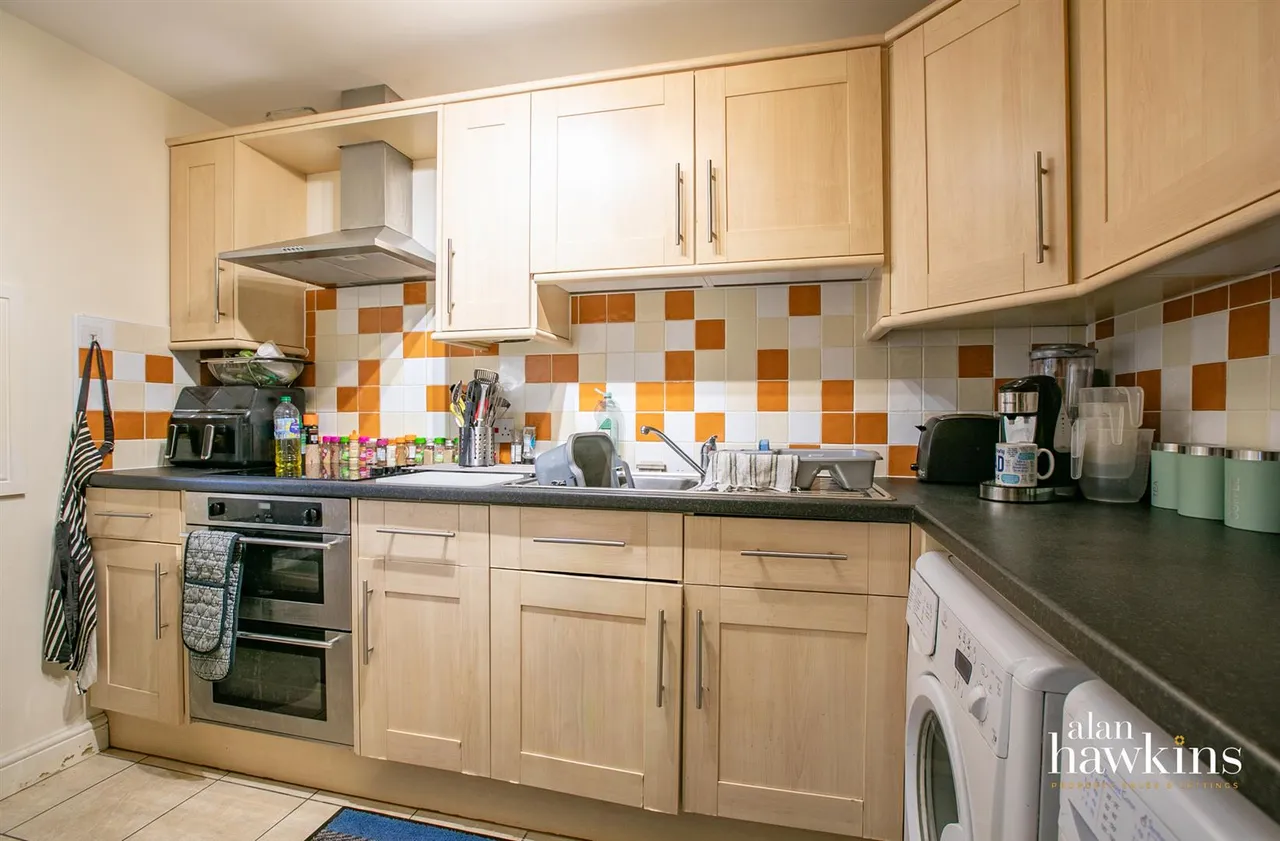 Rose Court, Wootton Bassett, SN4, photo 4