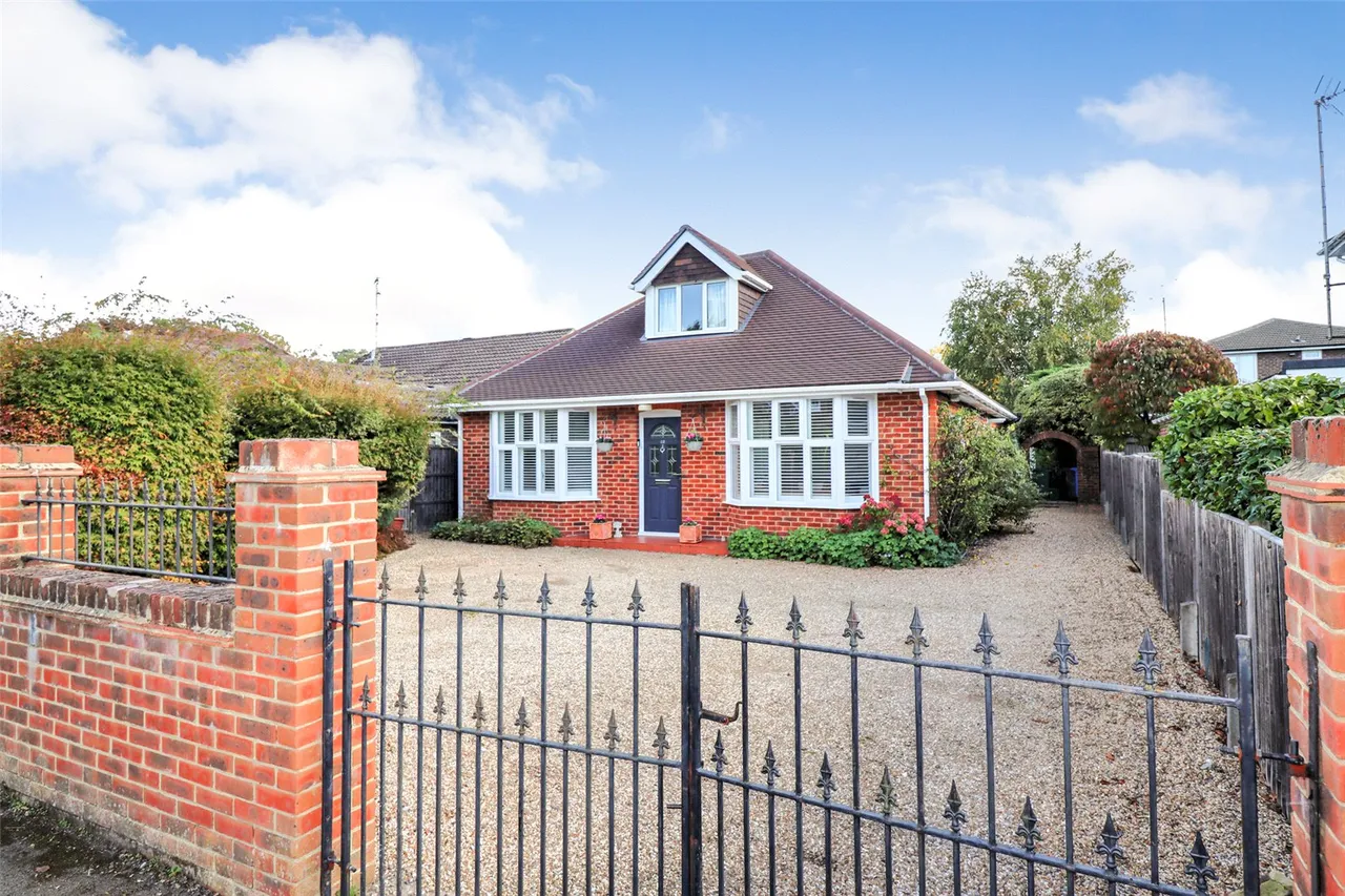 3 bed house for sale, Pondtail Road, Fleet, GU51