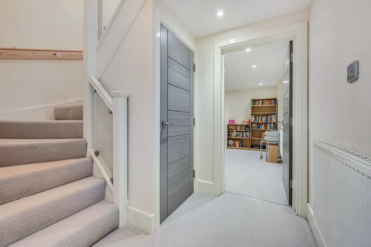 Flat 1, 1A High Street, Chelmsford, Essex, CM1 1BE, photo 12